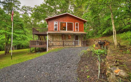 Knotty Creek Retreat Creek access firepit hot tub wood-burning fireplace in Morganton, USA