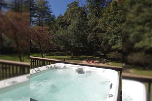 Knotty Creek Retreat Creek access firepit hot tub wood-burning fireplace in Morganton, USA