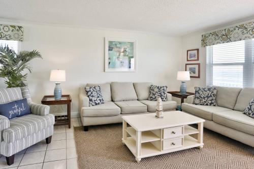 615 - Sunset Chateau in St Pete Beach, USA