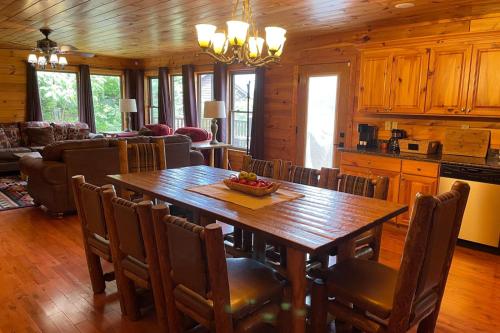 Three Bears Lodge - Outdoor Hot Tub Game Room Pet Friendly + Chalet Village Resort Access - image 6