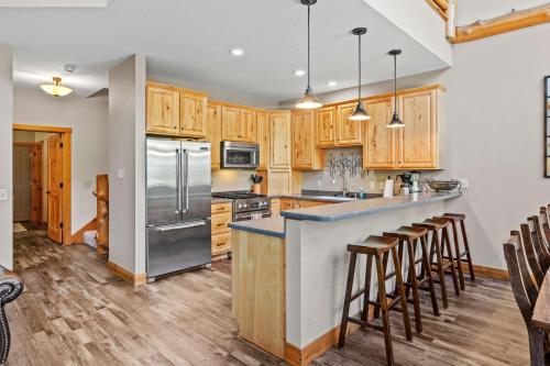 Lakefront-Sleep 12-Big Sandy Lodge Resort-Luxury in Aitkin