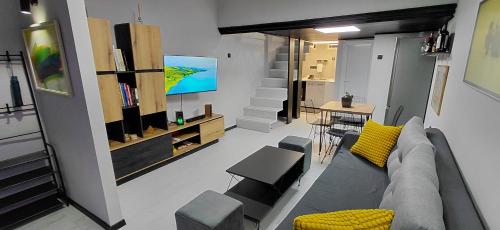 Nitro Inn 3 Premium - Wine Tasting - Souvenir - Art Gallery - Private Guided Tours - Relaxing - Romantic, Skopje