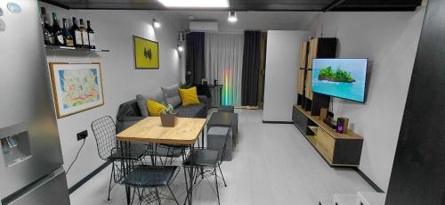 Nitro Inn 3 Premium - Wine Tasting - Souvenir - Art Gallery - Private Guided Tours - Relaxing - Romantic, Skopje (zdjęcie 4)