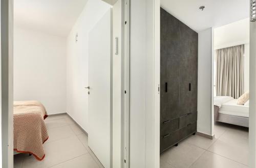 Savyon View Skyline Residence with Balcony & Mamad - image 12