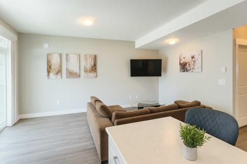 บริการและสิ่งอำนวยความสะดวก, Bright & Modern 1-Bedroom Guest Suite in ขิลลิแว็ก (BC)