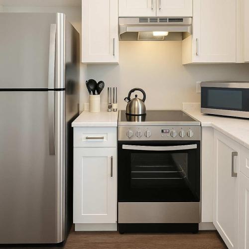 บริการและสิ่งอำนวยความสะดวก, Bright & Modern 1-Bedroom Guest Suite in ขิลลิแว็ก (BC)