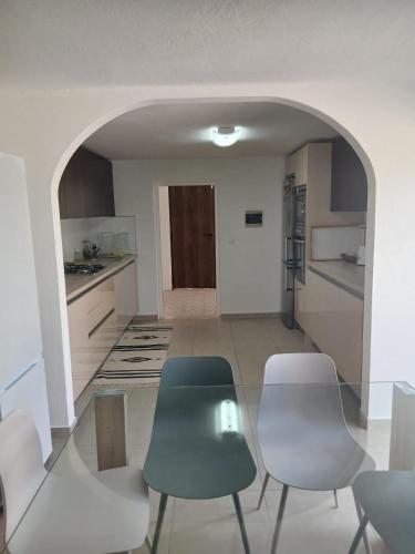 Maison entiere 10-12 personnes a Goldra de cima Loule in Santa Bárbara De Nexe