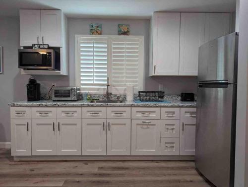 廚房, Alpine's Gorgeous Guest Home in 阿爾派恩 (CA)