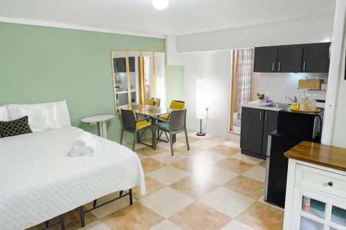 CH 1003 Cozy studio in amazing Manatí with AC, WiFi, Pool