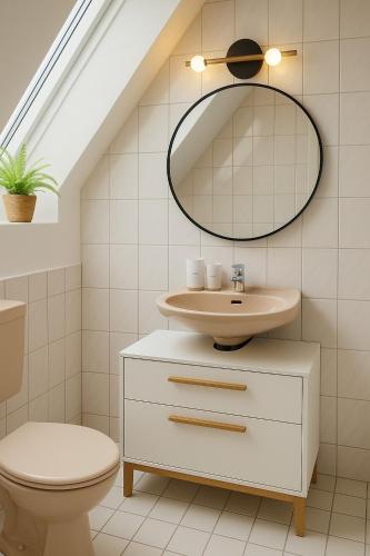 Zuhanyzó, Ferienwohnung in Bad Vilbel mit Parkplatz nahe Messe, Frankfurt und Flughafen in Bad Vilbel