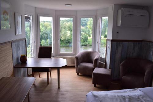 Apartments direkt am Neckar in 巴特腓特烈斯哈爾
