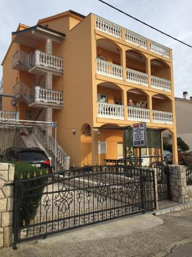  Guest House Haus Til, Pension in Dramalj