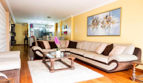 Beautiful apartment in the heart of Miraflores (3 blocks malecon)