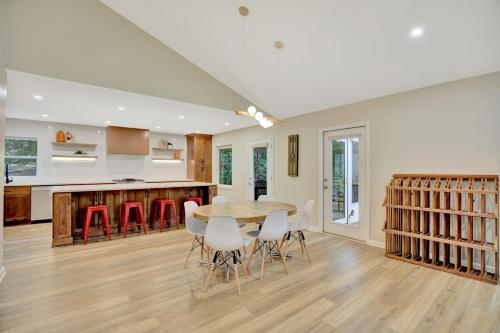 Peaceful & Luxurious 4 Bed Ranch Zen Retreat in Peachtree City in Peachtree City (GA)