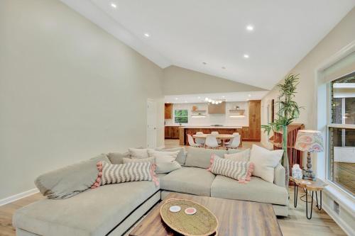 Peaceful & Luxurious 4 Bed Ranch Zen Retreat in Peachtree City in Peachtree City (GA)