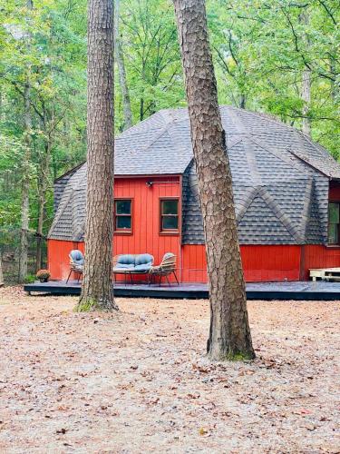 Dome Hideaway on 5 Acres-close to Carbarro & CH in 北卡羅來納州梅賓 (NC)