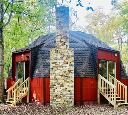 Dome Hideaway on 5 Acres-close to Carbarro & CH in 北卡羅來納州梅賓 (NC)