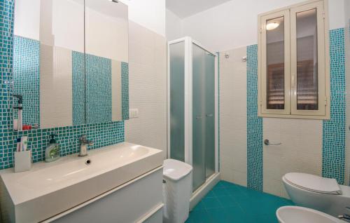 Baño, 2 Bedroom Awesome Apartment In Pozzallo in Pozzallo