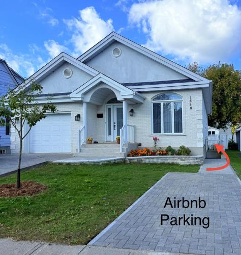Pintu masuk, Charmant appartement au sous-sol in Longueuil (QC)
