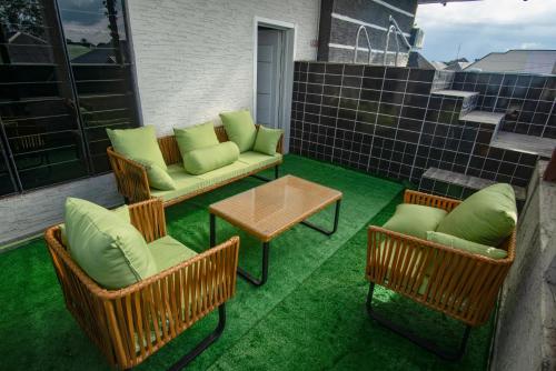 Lily Luxury Home Shortlet Apartments in Ovwian