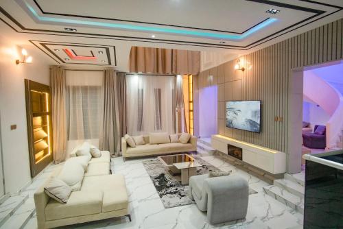 Lily Luxury Home Shortlet Apartments in Ovwian