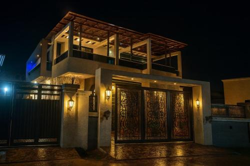 Lily Luxury Home Shortlet Apartments in Ovwian