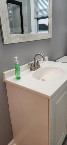 ห้องน้ำ, Spacious home near DC in ออกซอน ฮิลล์ (MD)