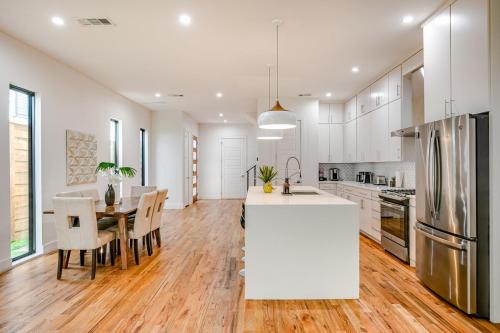 Uptown Modern With Private Patio & 1gbps Wi-fi - Dallas, TX