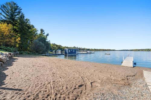 Lakefront-Sleep 12-Big Sandy Lodge Resort-Luxury in Aitkin