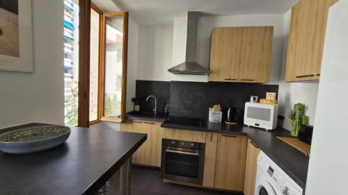 Facilities, L'Azur Papety des Catalans in 07. La Corniche