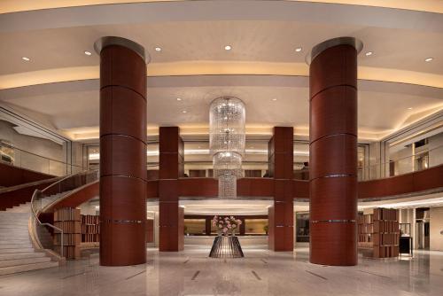 New World Wuhan Hotel in Jianghan Road Wuguang Commercial Area