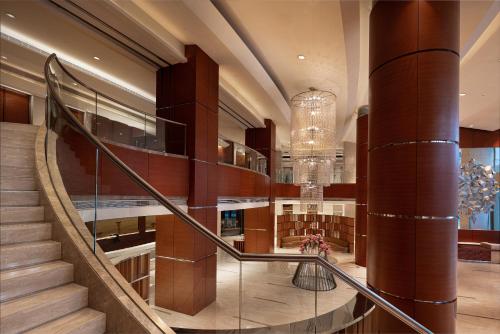 New World Wuhan Hotel in Jianghan Road Wuguang Commercial Area