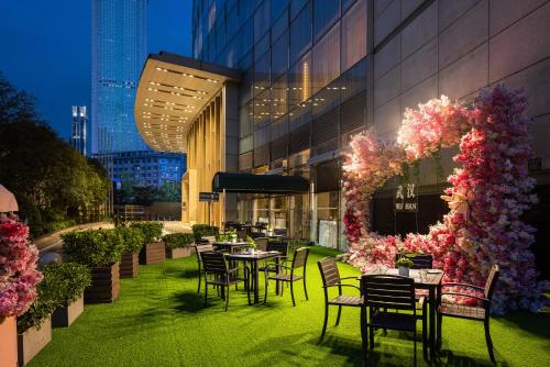 New World Wuhan Hotel in Jianghan Road Wuguang Commercial Area