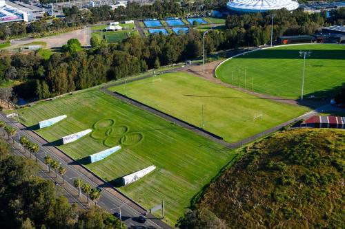 Spacious Two Level 4BR at Sydney Olympic Park with Best View, Sydney (fotografie 6)
