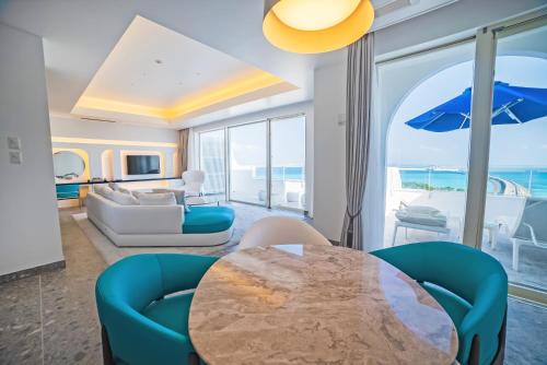 SANTORINI HOTEL&VILLAS MIYAKOJIMA in Irabu island