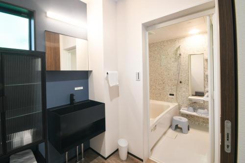 Greyton A - Brand new chic bright spacious 2BR