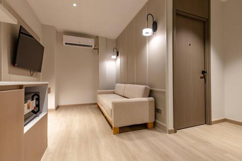 The Bentley Hotel - image 2