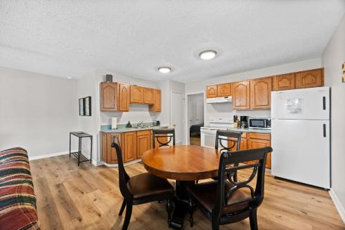 Cozy Space Near Rough River Lake Adventures Await in Falls of Rough