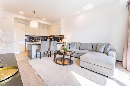 Panoramic Dubai Water Canal Views 1BR with Seamless Access to Marina Mall, Steps from the Tram, The Address Residences, Dubai Marina by Deluxe Holiday Homes, Dubái (foto 7)