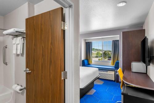 Microtel Inn & Suites By Wyndham Conway - image 12