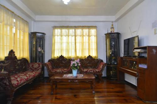 บริการและสิ่งอำนวยความสะดวก, คาร์โลส เรสซิเดนซ์ อิน บาเกียว (Carlos Residence In Baguio) in แคมป์ 7