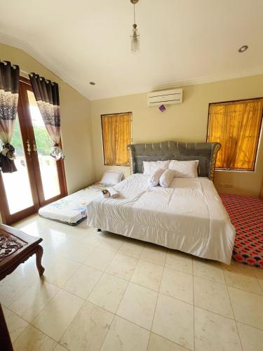 Vila Princess Sentul 7 bedroom Private pool, Billiard, Tenis meja near Mount Pancar Hot Spring