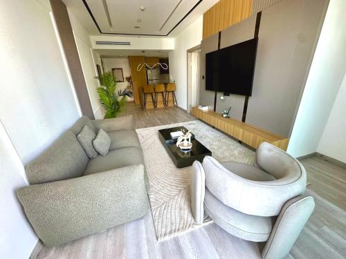 JW Marriott Stylish 1BR - Marina View - Direct Dubai Marina Mall Access - Pool & Gym - Free Parking, Dubai (photo 9)