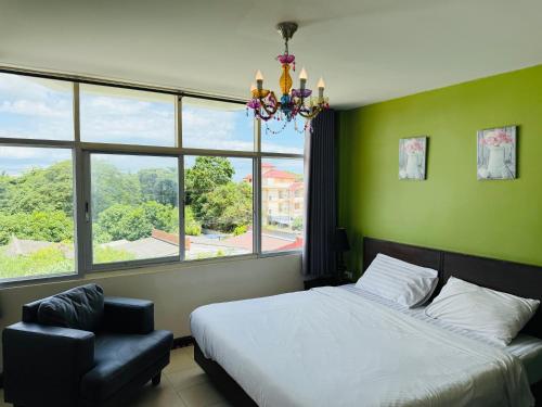 room detail thumbnail 2