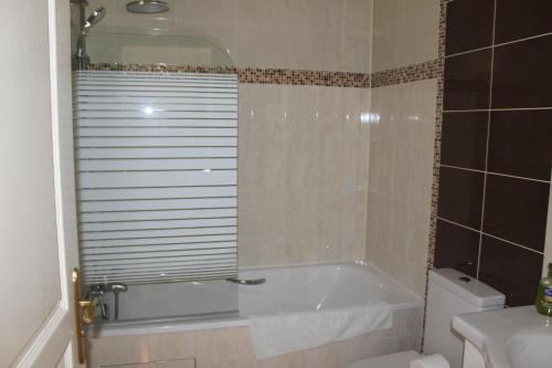 Maison Tobias – Bussy St. Georges, TX