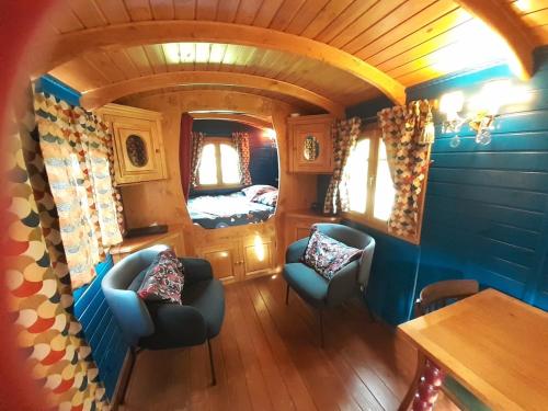 Roulotte Cosy les Roseaux bleux in Verseilles-le-Bas