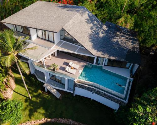 5BR Luxury Seaview Designer Villa with Pool & Gym