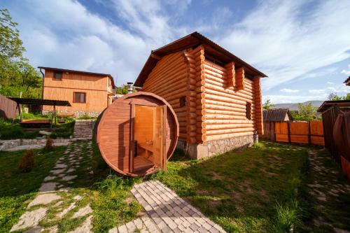 Eco cottages in the heart of Dilijan with Hot tube, Sauna and Chana – khách sạn tại Dilijan