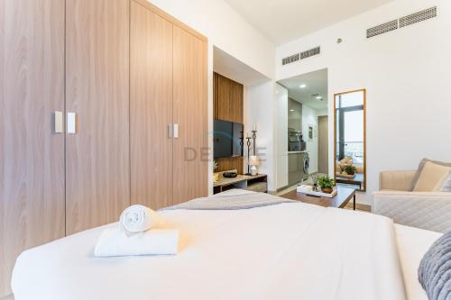 Studio Near Meydan Racecourse and Golf Club with Convenient Access to Al Meydan Road and Dubai Top Attractions, Azizi Riviera 29, Al Merkadh by Deluxe Holiday Homes, Dubaï (photo 8)
