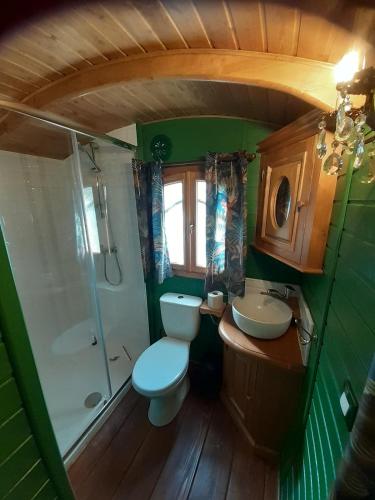 Roulotte Cosy le Chêne Vert (Roulotte Cosy le Chene Vert) in Verseilles-le-Bas